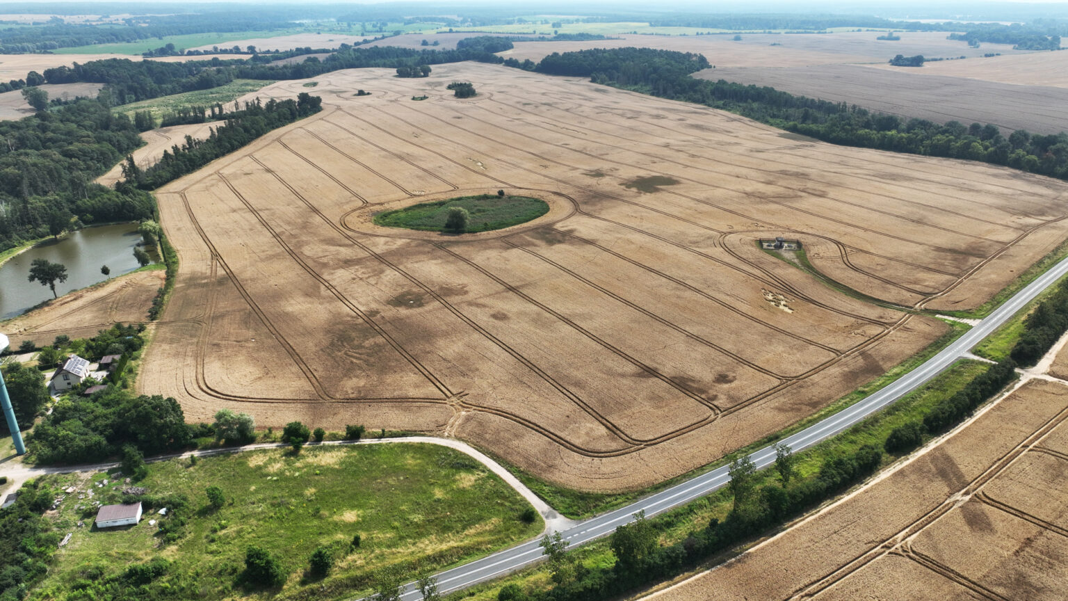 Fotografia rolnicza Pole uszkodzenia Szkoda łowiecka atmosferyczna